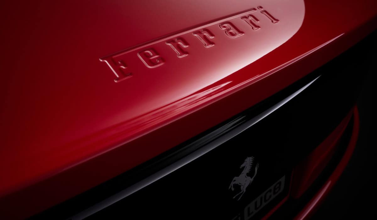 Ferrari lanza su primer carro eléctrico con tecnología de Fórmula 1