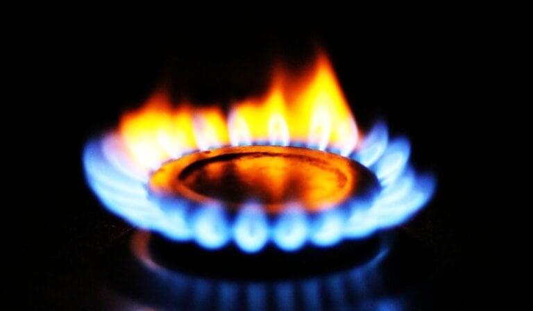 MinMinas publicó proyecto de decreto para regular el mercado secundario de gas natural y limitar la intermediación Gas natural. Imagen: Canva.