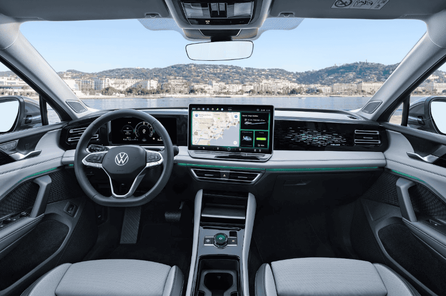Volkswagen lanza en Colombia su primer SUV híbrido: el Tiguan MHEV El asistente IDA permite controlar funciones del vehículo por comandos de voz. Foto: cortesía Volkswagen.