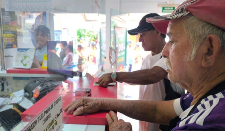 Pago de subsidios cambia: Beneficiarios ya no tendrán que hacer filas y dinero llega más rápido Transferencia pensional en Colombia a adultos mayores