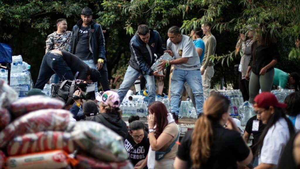 CAF crea un fondo para dirigir recursos a la reconstrucción de Venezuela Ayuda humanitaria. Imagen: CAF