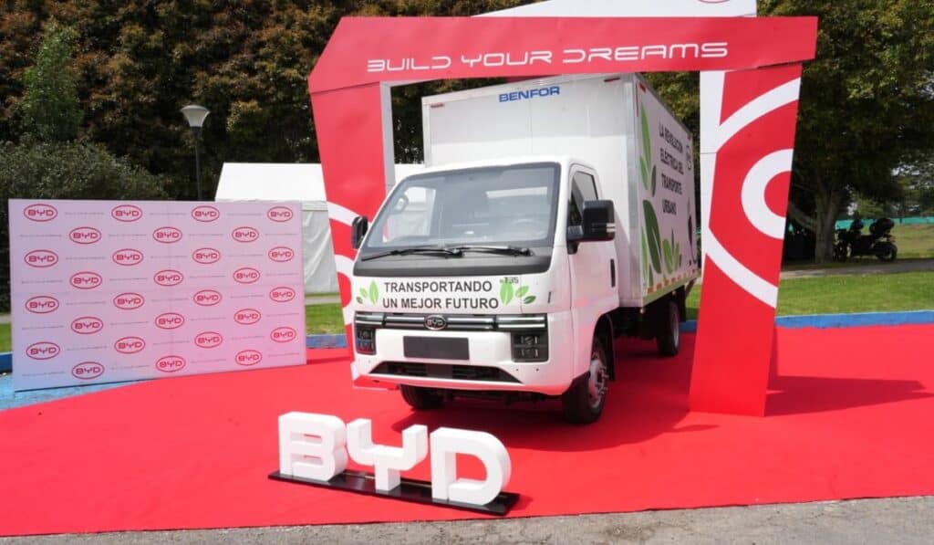 BYD lanza camiones 100 % eléctricos con potencia de 150 kW y autonomía de 270 kilómetros BYD lanza nuevos camiones 100 % eléctricos con potencia de 150 kW y una autonomía de 270 kilómetros