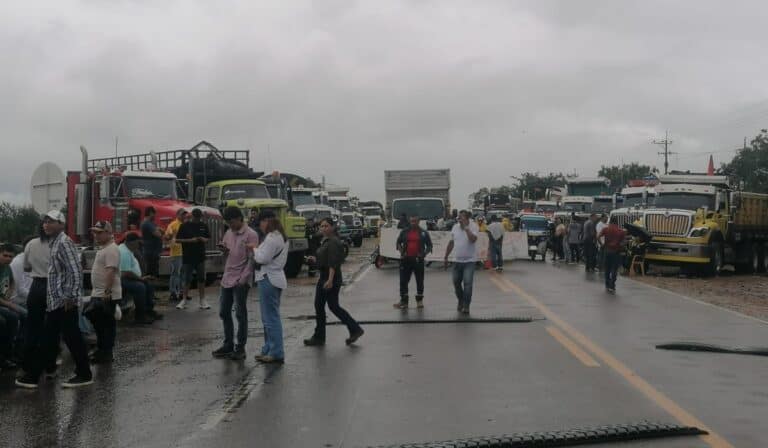 Bloqueos en Puerto Gaitán generan pérdidas de $500 millones diarios en impuestos del sector petrolero Bloqueos en el corredor vial. Imagen: ACP