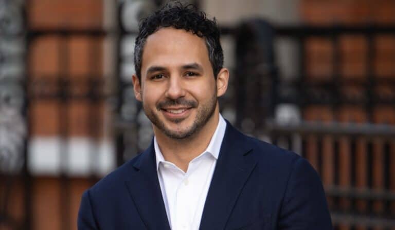 Colombiano Brian Narváez es el nuevo country president de AstraZeneca para el Clúster Andino Brian Narváez, nuevo country president de AstraZeneca para el Clúster Andino