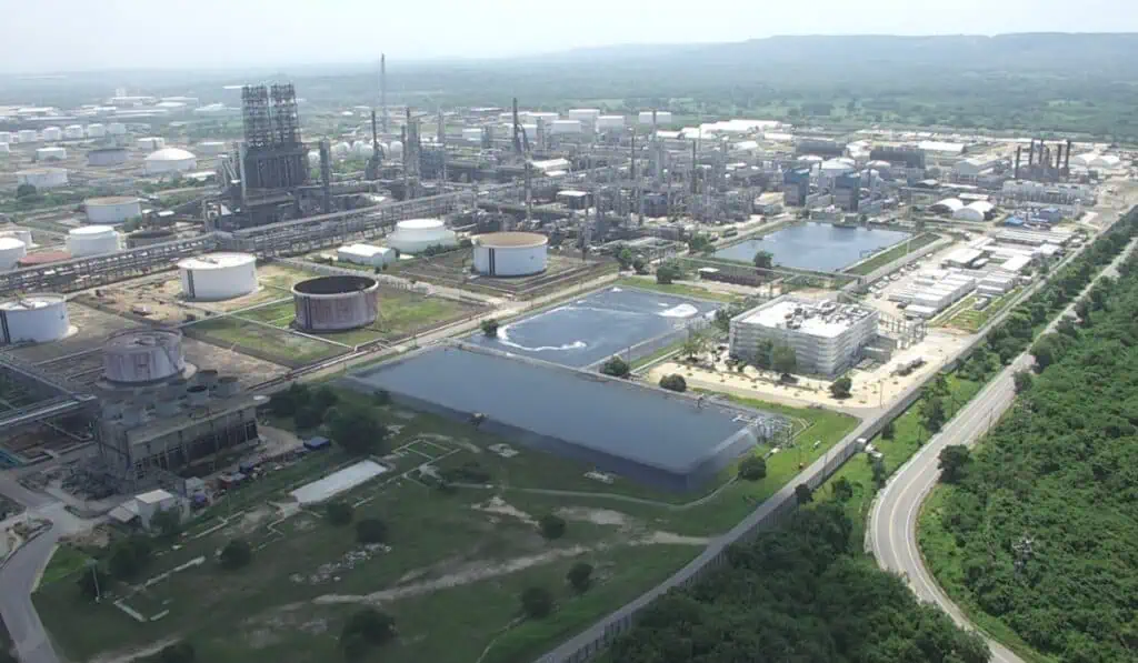 Ecopetrol sella alianza con Cooperación Alemana para el Desarrollo con el fin de producir combustibles SAF Desarrollo de combustibles SAF en Reficar. Imagen: Ecopetrol