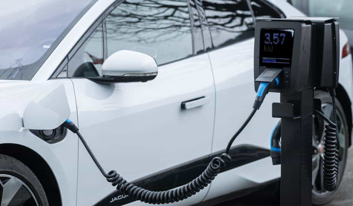 Dueños de carros eléctricos deberán revisar esto antes de asegurar su vehículo