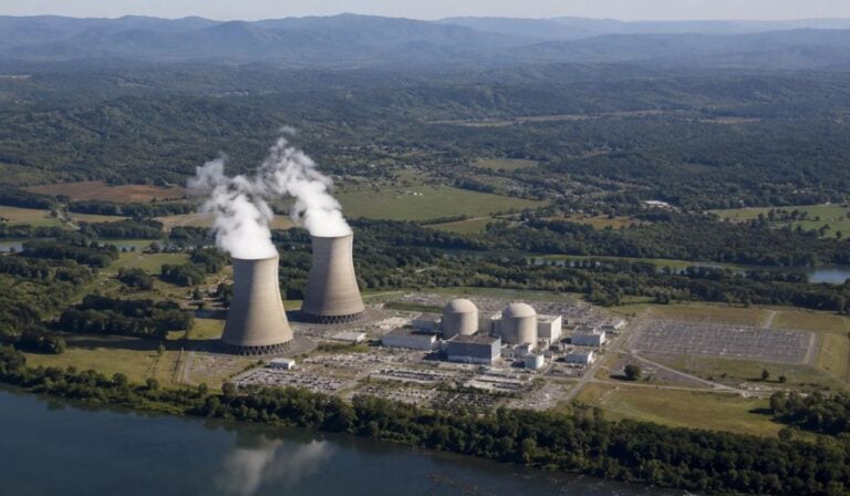 Colombia tendrá desarrollos con energía nuclear tras aprobación de ley en el Congreso Energía nuclear. Imagen: Generada con AI