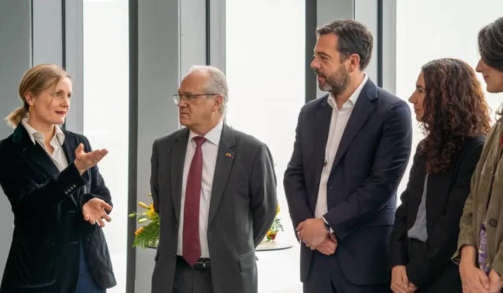 Cooperación francesa impulsa capacidades para cuidado, reciclaje e inclusión en Bogotá Francia y Bogotá refuerzan su alianza por una ciudad más sostenible y resiliente