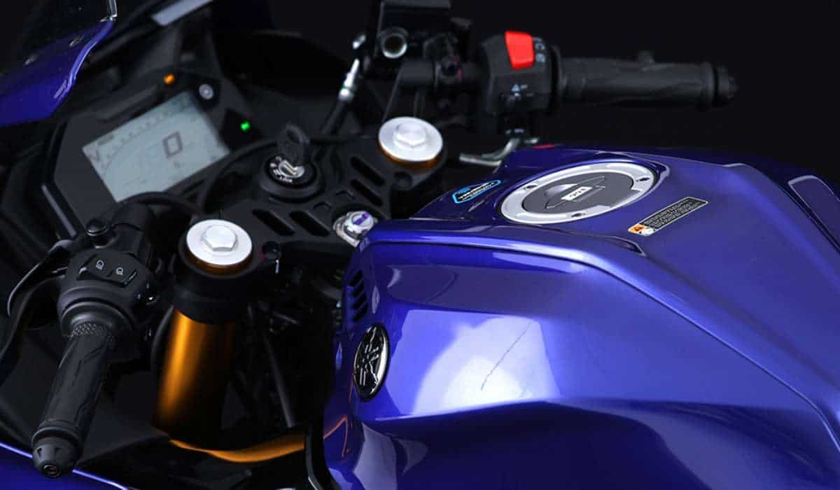 Nueva y potente moto Yamaha R15