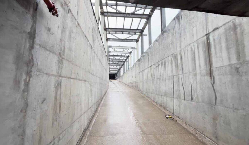 Obra clave del megaproyecto de la Avenida 68 entró en fase final: Así sería la conexión con Transmilenio Paso peatonal en una de las megaobras de la Avenida 68