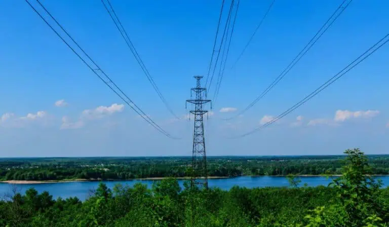 Torres eléctricas. Imagen: Generada con IA