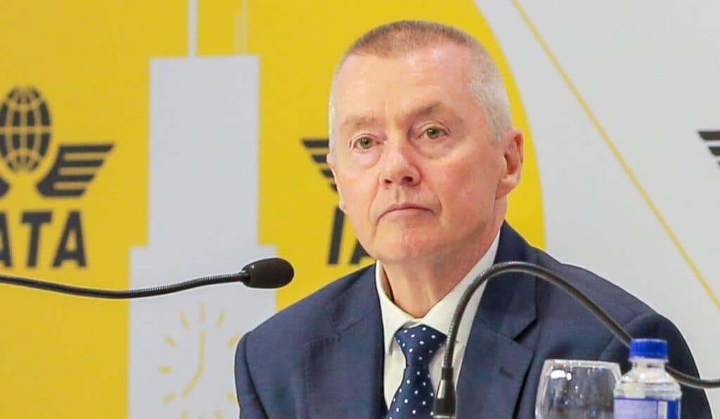 Aerolíneas moverán más pasajeros en 2026, pero sus ganancias caerán a la mitad: combustible y guerra impactan al sector Willie Walsh, director general de la IATA