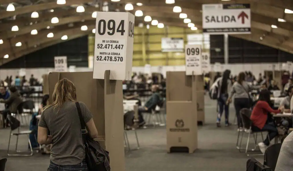 Estrategas políticos se alistan para las elecciones regionales de 2027 en Colombia: inteligencia artificial, redes y nanosegmentación Empresarios de Colombia piden evitar declaraciones incendiarias por eventuales resultados de segunda vuelta presidencial en colombia
