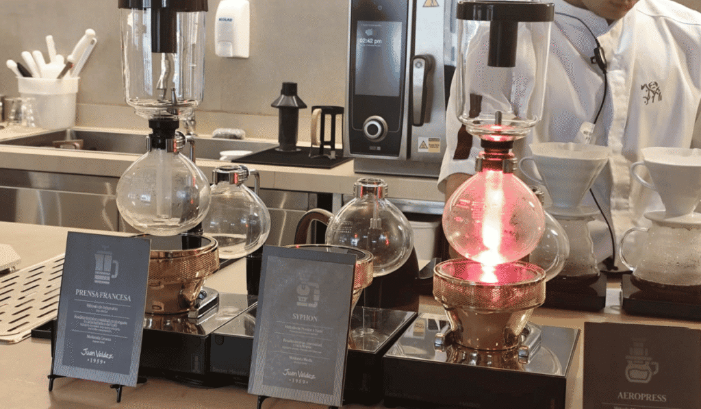 Un recorrido por la nueva casa del café colombiano: así es Juan Valdez 1959 En el tercer piso se agrupan los baristas de competencia.