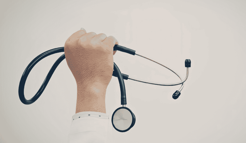 Así funciona Telepatía, el asistente clínico basado en IA que busca reducir los errores médicos y se expande en Latinoamérica El Médico de IA de Telepatía está en operación en más de 25 instituciones de salud públicas y privadas. Foto: Canva