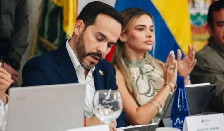La variable que le volverá a dar peso el gobierno De la Espriella al aumento del salario mínimo en Colombia Abelardo de la Espriella