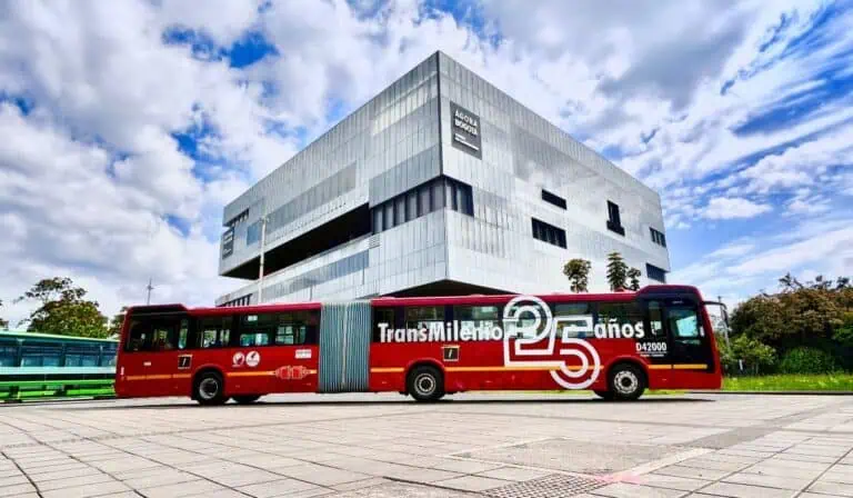 BYD proyecta superar las 2.000 buses en el sistema TransMilenio en Bogotá