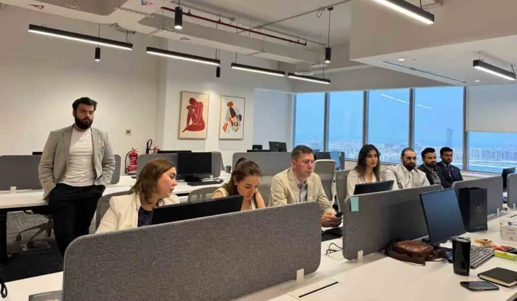 Industria colombiana registró en agosto sus mejores expectativas de producción en siete años Empresas en Colombia. Imagen: Pexels - Misbaa eri