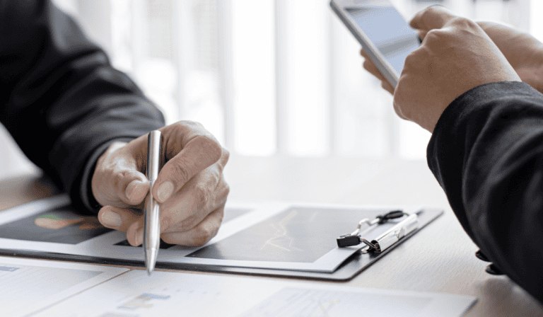 URF presenta proyecto para prevenir crisis en organizaciones de ahorro y crédito de la economía solidaria La normativa incorpora nuevas herramientas destinadas a que este tipo de empresas puedan responder a escenarios de deterioro. Foto: Canva
