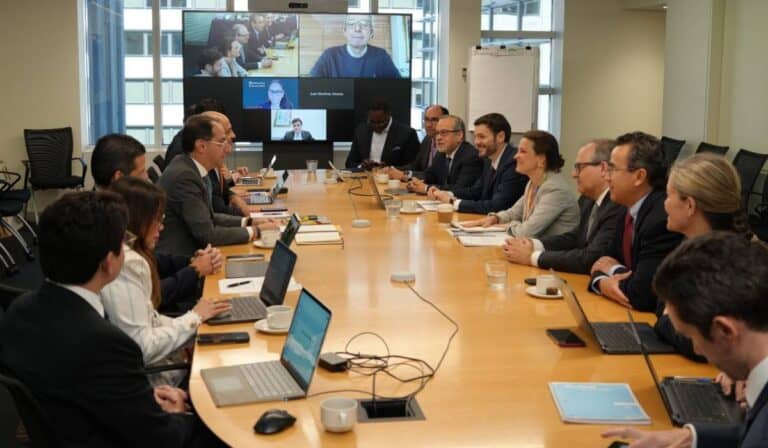 Equipo de De la Espriella aterriza en Estados Unidos con una agenda centrada en comercio, inversión y economía Equipo de De la Espriella aterriza en Estados Unidos con una agenda centrada en comercio, inversión y economía