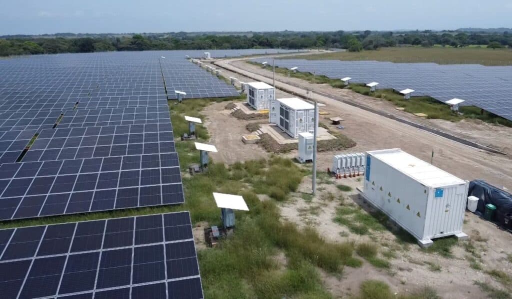 Erco Energía construyó un nuevo proyecto de generación solar en Tolima que abastecería a 10.000 hogares del país Planta de Chenche. Imagen: Erco Energía