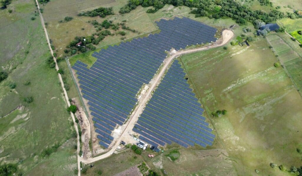 Erco Energía construyó un nuevo proyecto de generación solar en Tolima que abastecería a 10.000 hogares del país Planta de Chenche. Imagen: Erco Energía