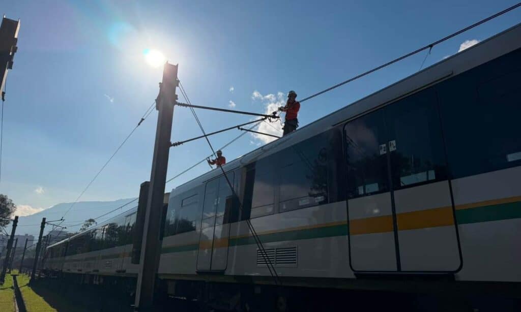Metro de Medellín suspendió gran parte de operación de la Línea A: Activó plan de movilidad para los afectados Fallas en la Línea A del Metro de Medellín retrasa operaciones