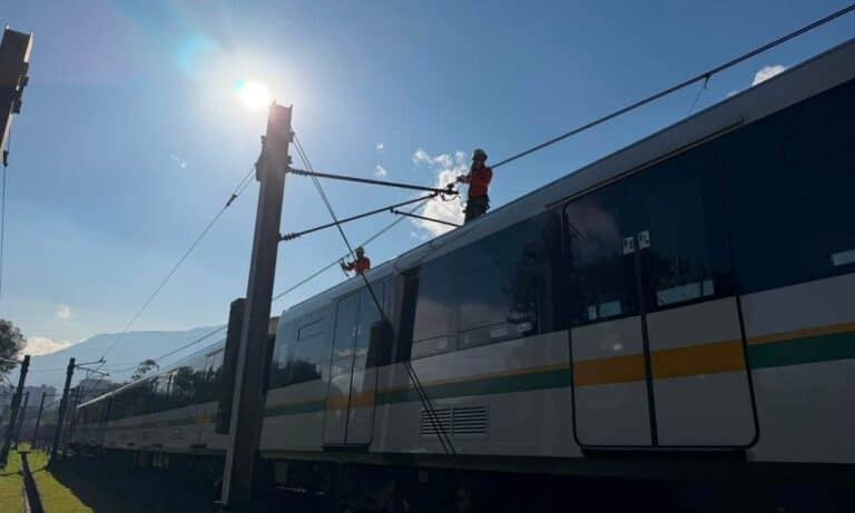 Metro de Medellín suspendió gran parte de operación de la Línea A: Activó plan de movilidad para los afectados Fallas en la Línea A del Metro de Medellín retrasa operaciones