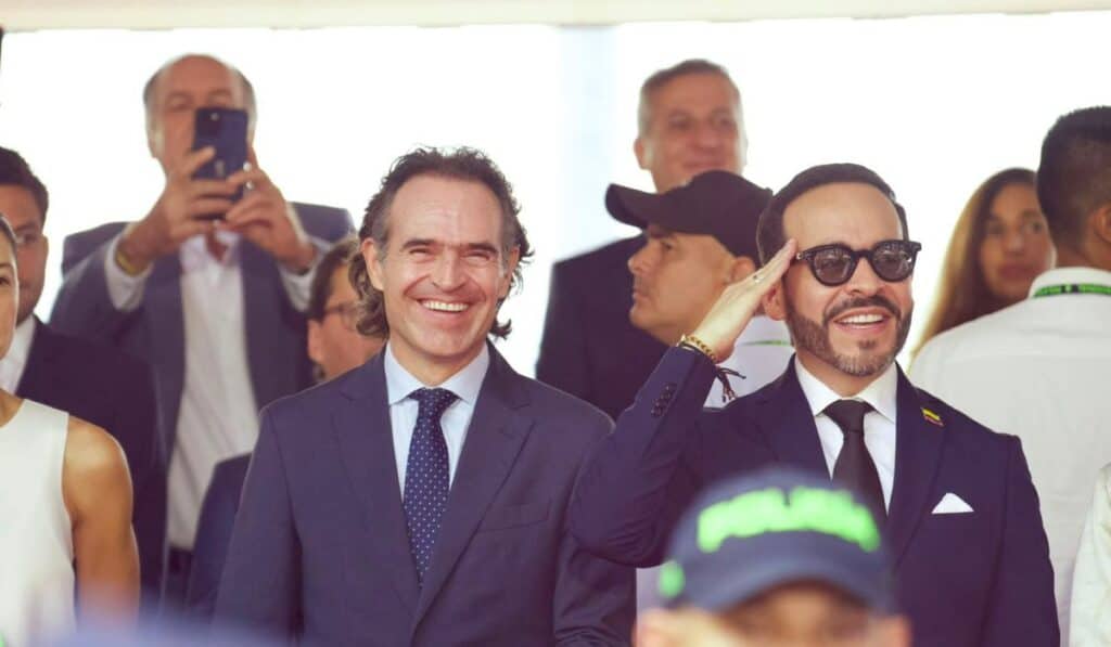 Presidente electo De la Espriella lideró desfile del 20 de julio en Medellín Federico Gutiérrez, alcalde de Medellín, y Abelardo de la Espriella, presidente electo