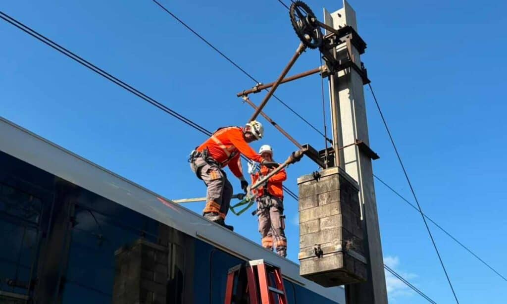 Metro de Medellín suspendió gran parte de operación de la Línea A: Activó plan de movilidad para los afectados Gran parte de la Línea A del Metro de Medellín está suspendida