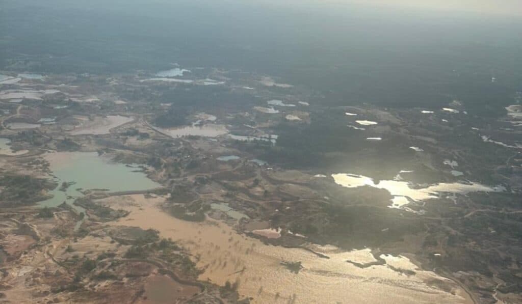 La minería ilegal arrasa el Bajo Cauca antioqueño: su economía es hasta 10 veces mayor que la del mercado formal Impacto en la naturaleza de la minería ilegal en el Bajo Cauca. Imagen: Valora Analitik