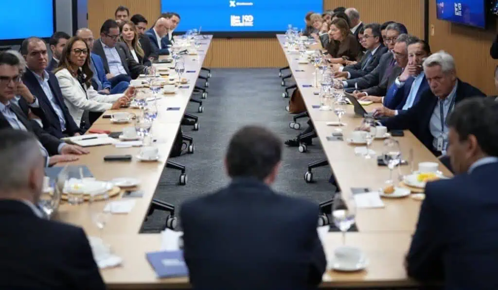 Exclusiva | Usura, “borrón y cuenta nueva” y fraude, en la agenda de los banqueros con el Gobierno De la Espriella Exclusiva | Usura, “borrón y cuenta nueva” y fraude, en la agenda de los banqueros con el Gobierno De la Espriella