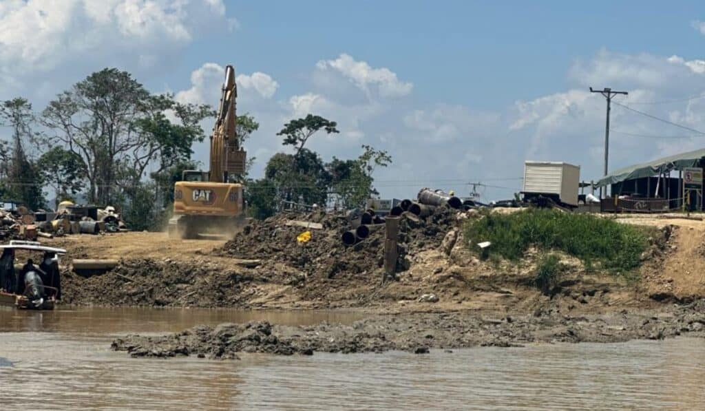 La minería ilegal arrasa el Bajo Cauca antioqueño: su economía es hasta 10 veces mayor que la del mercado formal Operación de minería ilegal. Imagen: Valora Analitik