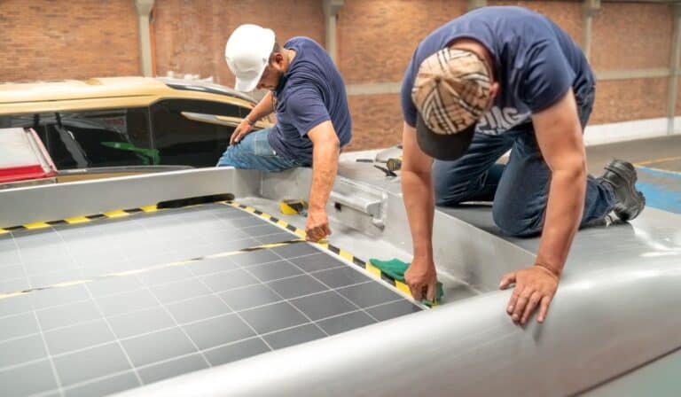 Energy Now llegaría a 2.000 buses con paneles solares en 2026; mercado tendría potencial de hasta US$20.000 millones Panel solar en buses. Imagen: Energy Now