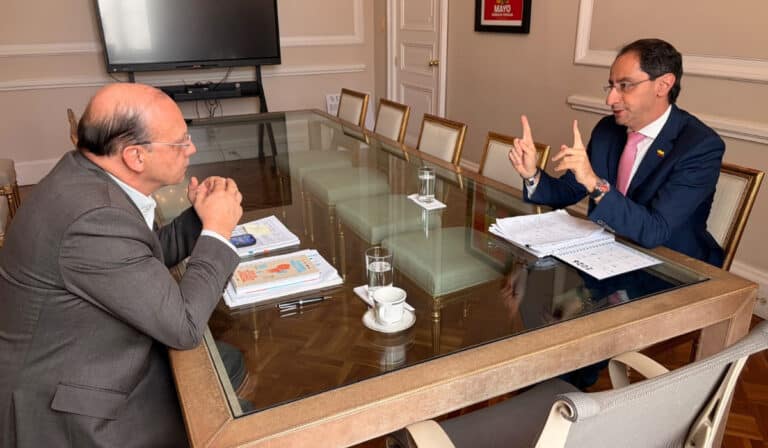 Empalme de gobiernos Petro y De la Espriella arranca con definición de comités y propuesta para que reuniones sean públicas Reunión de empalme gobierno Petro y De la Espriella