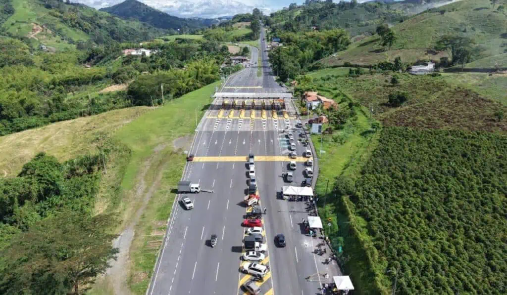 Tres peajes clave para entrar y salir de Bogotá subieron de precio: así quedaron las nuevas tarifas Tres peajes clave para entrar y salir de Bogotá subieron de precio: así quedaron las nuevas tarifas