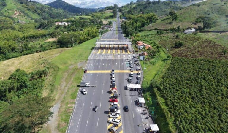 Tres peajes clave para entrar y salir de Bogotá subieron de precio: así quedaron las nuevas tarifas Tres peajes clave para entrar y salir de Bogotá subieron de precio: así quedaron las nuevas tarifas