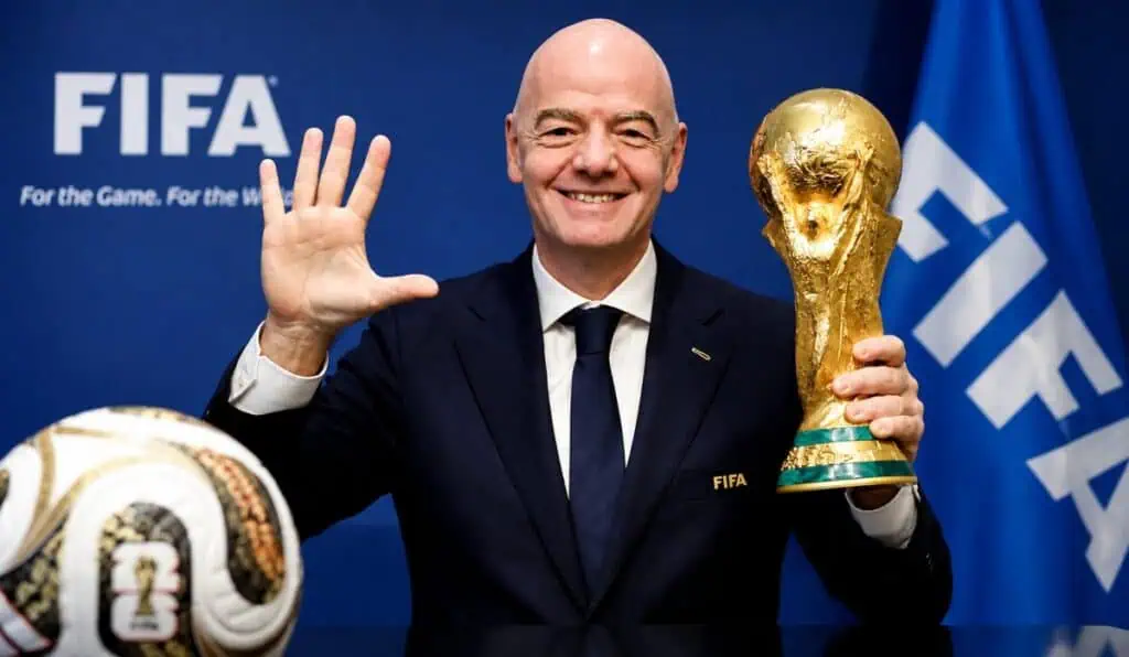 FIFA planea privatizar parte del negocio del Mundial de Fútbol: la UEFA responde con fuertes críticas FIFA planea privatizar parte del negocio del Mundial de Fútbol