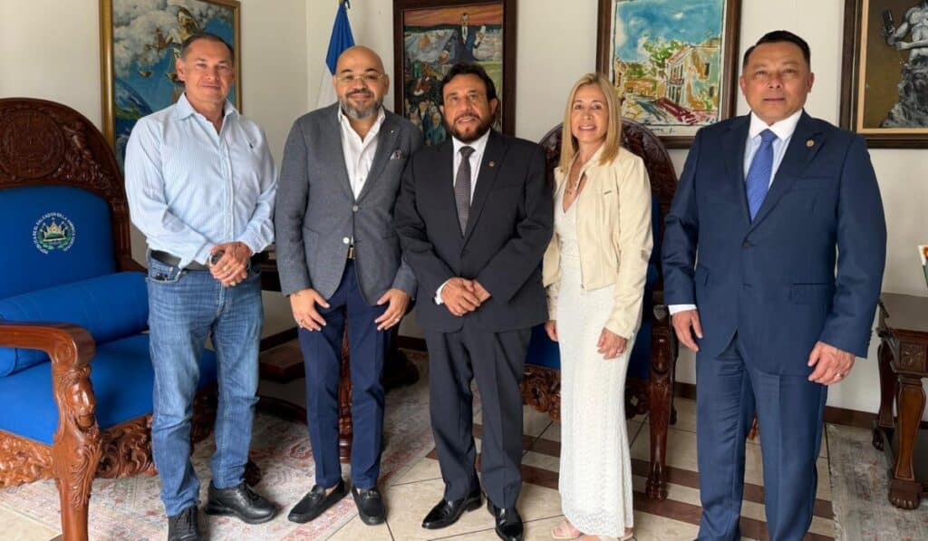 El empresario colombiano que compró un equipo de fútbol en El Salvador: así es el millonario proyecto El empresario colombiano que compró un equipo de fútbol en El Salvador