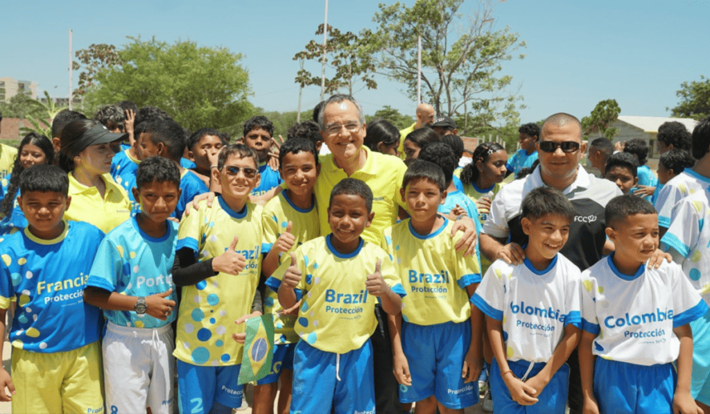 Con el fútbol como motor de cambio para los niños, Protección lanza campaña de actualización de datos con impacto social Protección impulsa espacios de formación donde el fútbol trasciende el juego. Foto: cortesía