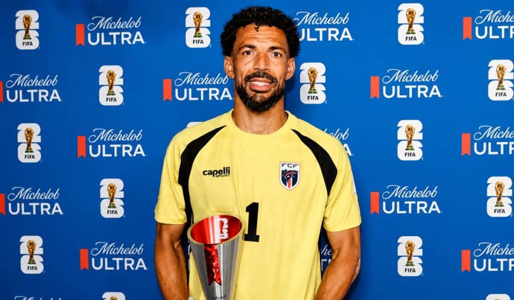 Vozinha, el arquero revelación del Mundial, firmará el mejor contrato de su carrera con Colo Colo de Chile Vozinha, el arquero revelación del Mundial, firmará con Colo Colo el mejor contrato de su carrera