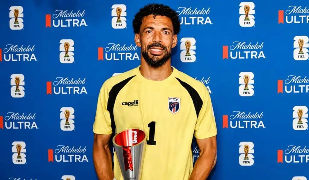 Vozinha, el arquero revelación del Mundial, firmará el mejor contrato de su carrera con Colo Colo de Chile Vozinha, el arquero revelación del Mundial, firmará con Colo Colo el mejor contrato de su carrera