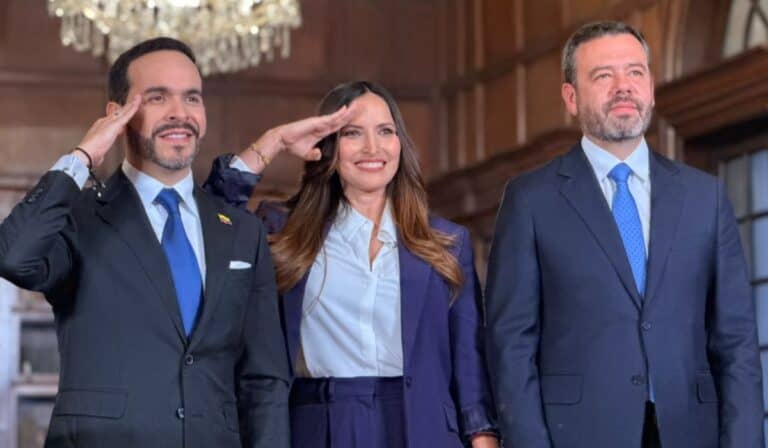 De la Espriella oficializa a Clara Lucía Sandoval como gerente de Bogotá por el Gobierno: respalda megaobras y anuncia mayor pie de fuerza Abelardo de la Espriella, Clara Lucía Sandoval y Carlos Fernando Galán