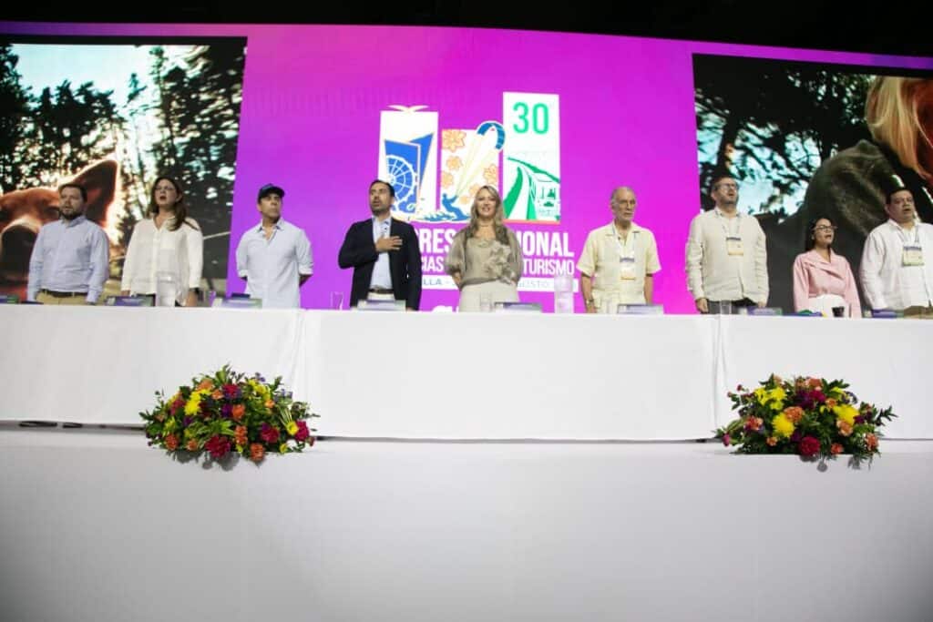 Infraestructura y recepción de turistas internacionales son la clave del nuevo Ministerio de Comercio para el turismo Panelistas de la primera intervención del Congreso Anato, celebrado en Barranquilla. Imagen: Anato