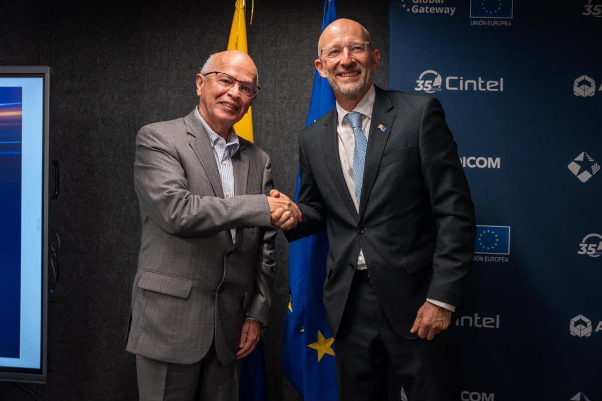 Home - Valora Analitik Foto: Manuel Martínez, director ejecutivo de Cintel y François Roudié, embajador de la Unión Europea en Colombia