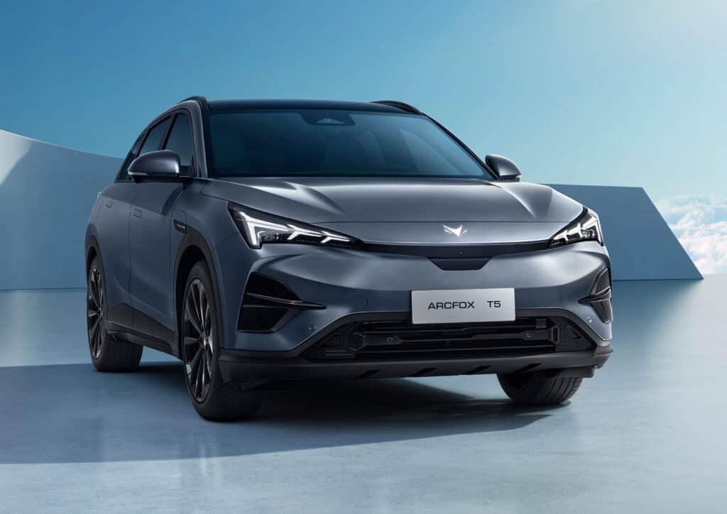 Nueva marca china de carros eléctricos llega a Colombia: precios entre $99 millones y $144 millones Arcfox T5. Foto: cortesía.