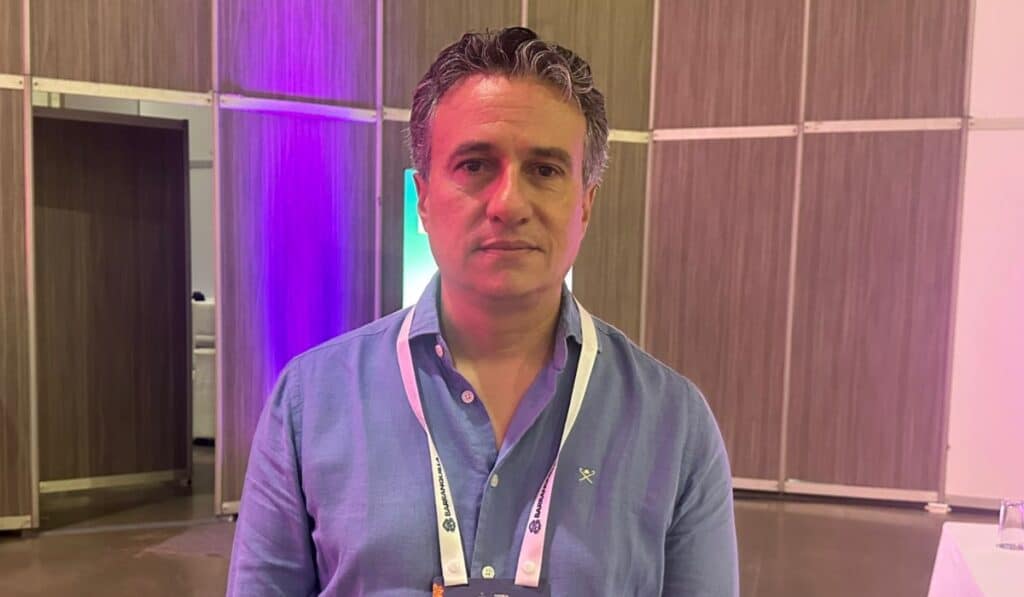 Entrevista | “Tenemos unas condiciones desfavorables para que haya incentivo en la demanda”, presidente de Asobares Camilo Ospina, presidente de la Asociación de Bares y Restaurantes de Colombia (Asobares). Imagen: Alejandro Correa/Valora Analitik