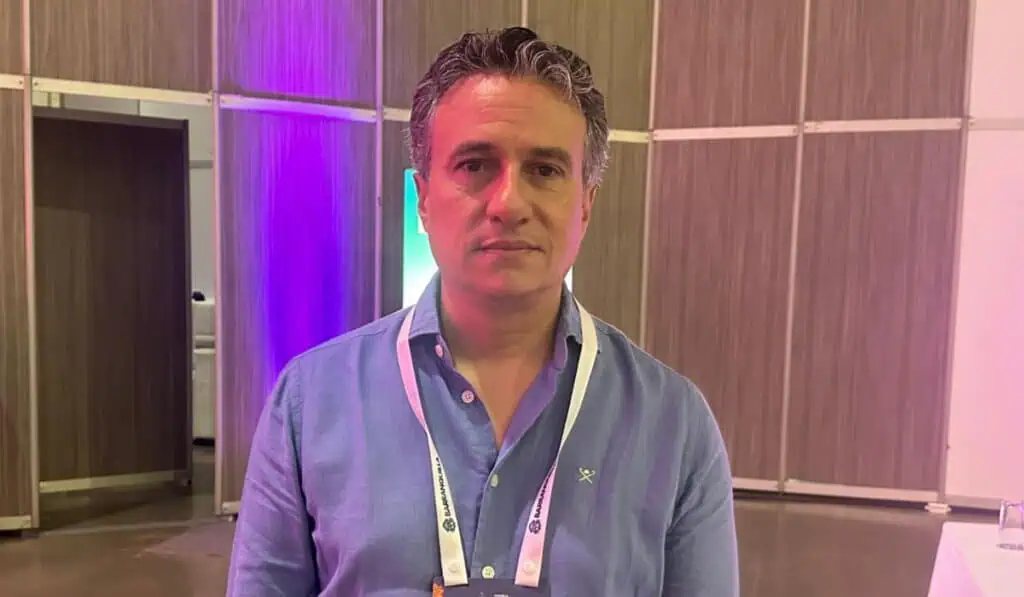 Entrevista | “Tenemos unas condiciones desfavorables para que haya incentivo en la demanda”, presidente de Asobares Camilo Ospina, presidente de la Asociación de Bares y Restaurantes de Colombia (Asobares). Imagen: Alejandro Correa/Valora Analitik