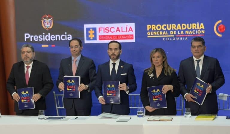 Gobierno De la Espriella entrega 82 casos de presuntas irregularidades a Fiscalía y órganos de control tras empalme Entrega del Libro de la Verdad