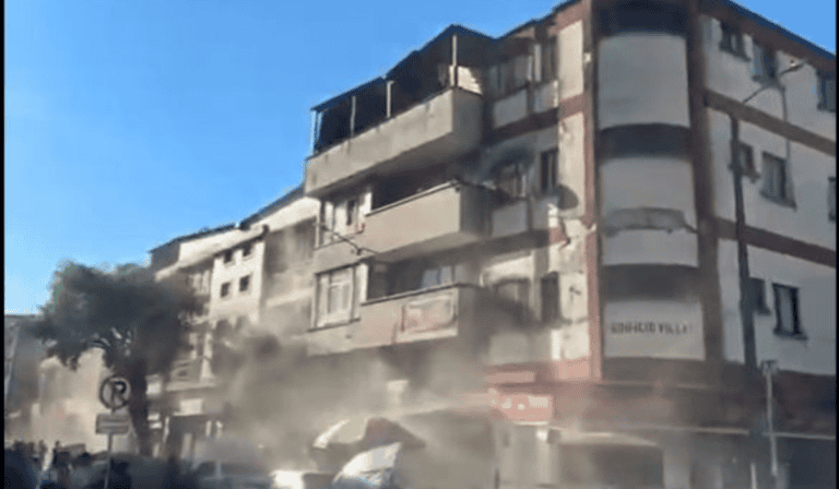 Fuerte sismo de magnitud 7,4 deja 18 muertos en Pereira y causa daños en edificaciones Fuerte sismo de magnitud 7,4 deja 18 muertos en Pereira y causa daños en edificaciones